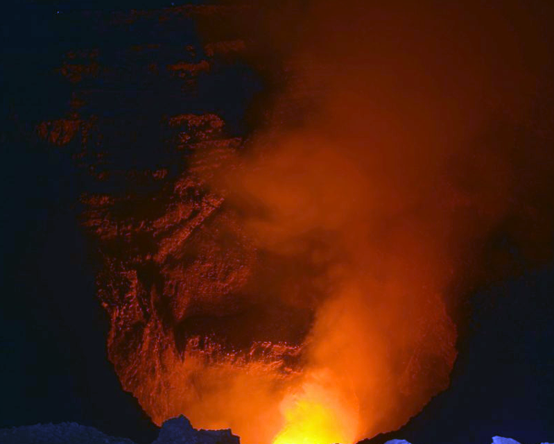 Observación de volcanes en vivo – tour nocturno al volcán Masaya en Nicaragua.