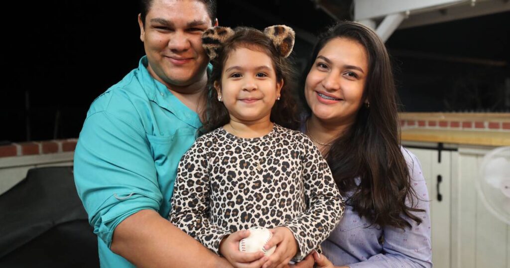 Solicitud de asilo político de médico nicaragüense sigue estancada años después de que huyó a Florida Central - Orlando Sentinel