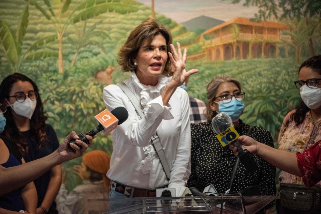 La principal candidata presidencial de Nicaragua, Cristiana Chamorro, ha sido condenada por reprimir a la oposición