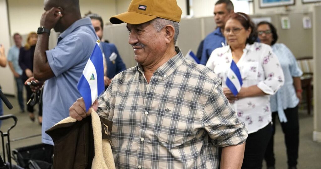 Disidentes liberados de Nicaragua hablan de tortura y miedo en prisión