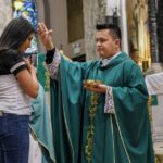 Iglesia de Uptown recibe a sacerdote nicaragüense exiliado y exprisioneros políticos - Chicago Tribune