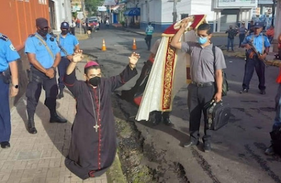 Nicaragua: Obispo regresa a prisión tras negarse exilio forzoso
