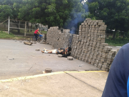 Arde el cuerpo de Gabriel Vada junto a un tranque en Masaya 15 de julio de 2018 | Señor en línea | Arde el cuerpo de Gabriel Vada junto a un tranque en Masaya 15 de julio de 2018 | Señor en línea