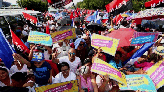 Marchas rivales en Managua el 30 de mayo de 2018 la opositora foto superior de la BBC y sandinista debajo foto de El19 Digital Una búsqueda en Google de imágenes de las marchas arrojará solo una foto de la marcha sandinista | Señor en línea | Marchas rivales en Managua el 30 de mayo de 2018 la opositora foto superior de la BBC y sandinista debajo foto de El19 Digital Una búsqueda en Google de imágenes de las marchas arrojará solo una foto de la marcha sandinista | Señor en línea