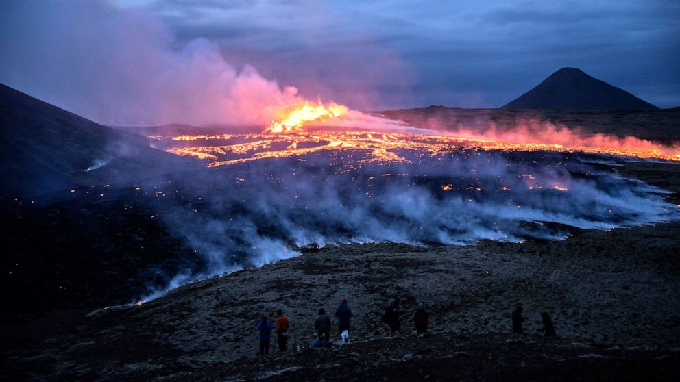 El volcán monte Fagradalsfjall de Islandia cerró debido a los riesgos para la salud de la erupción