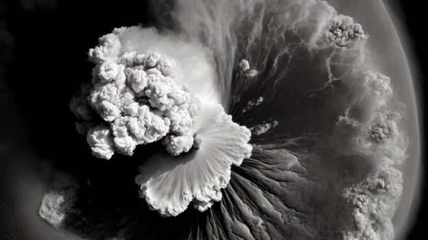 Cómo el volcán Tonga Hunga produjo el rayo más intenso jamás visto