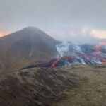 El volcán 'bebé' más nuevo de la Tierra está pintando la región Fagradalsfjall de Islandia con lava incandescente