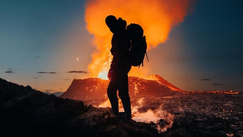 Fotógrafo israelí captura la erupción del volcán en Islandia