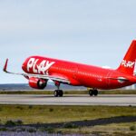 PLAY Airlines lleva a los pasajeros a un desvío para ver un volcán en erupción