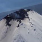 Video de helicóptero muestra lava en erupción del volcán Shishaldin de Alaska
