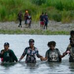 Nicaragua arma a migrantes que llegan a EE.UU. mientras los haitianos acuden en masa a vuelos chárter, dicen observadores