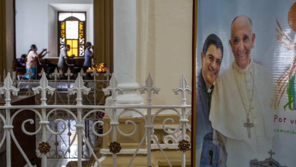 Nicaragua, de acuerdo con el Vaticano, libera a 12 sacerdotes católicos y los envía a Roma
