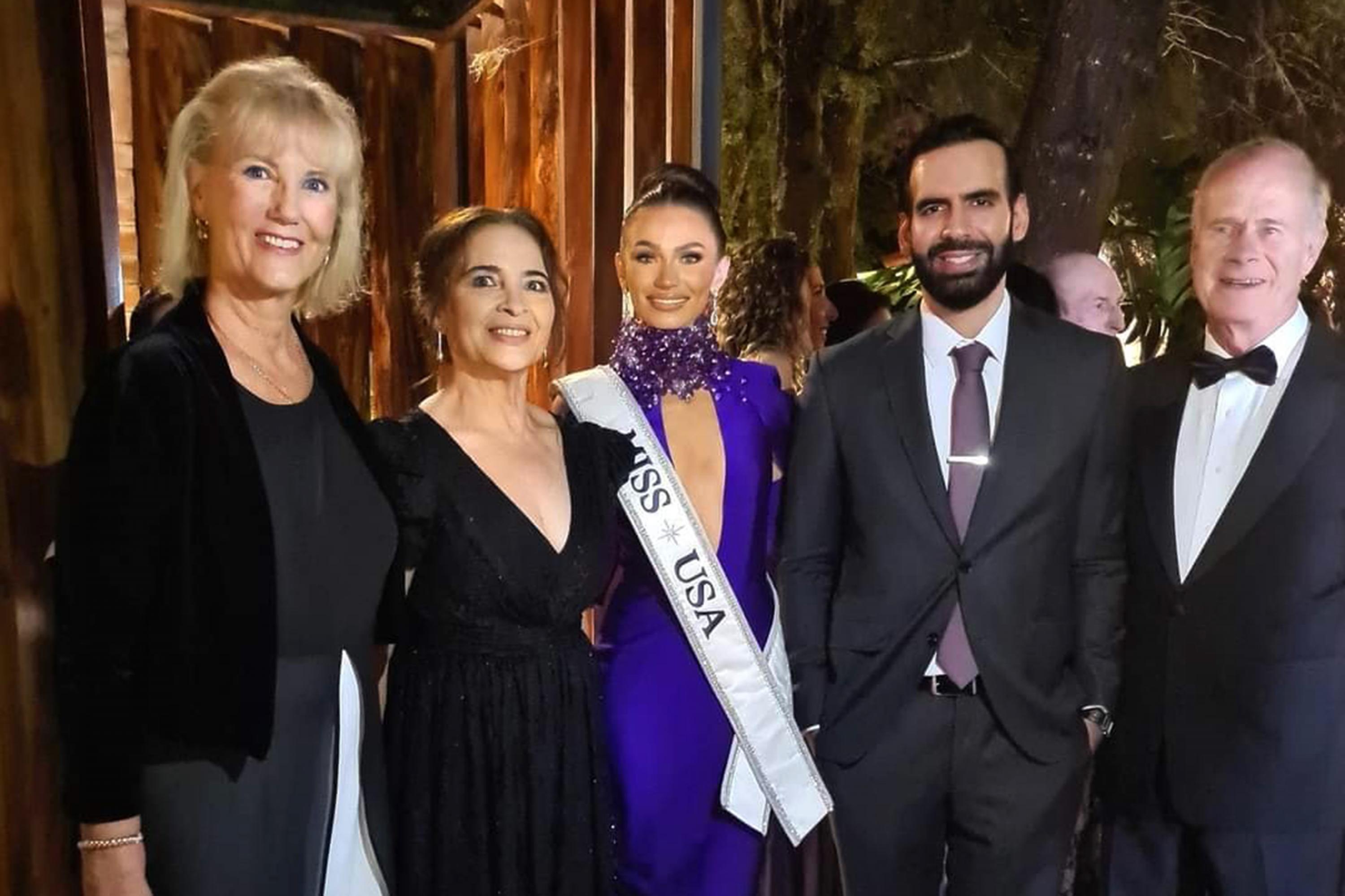 Los Rivard asistieron al evento Miss Universo 2023 como invitados VIP, acompañados por la madre y los hermanos del presidente Bukele.