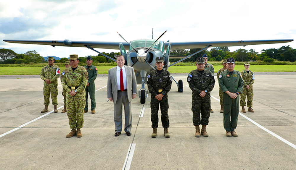 Estados Unidos trajo a El Salvador una aeronave Cessna para misiones humanitarias y de vigilancia.