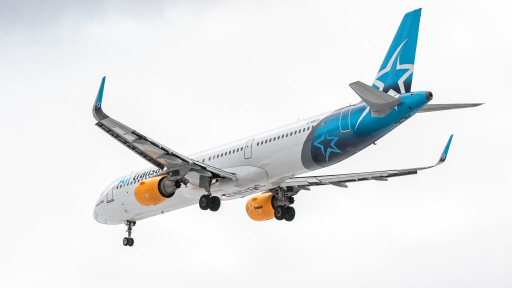 Air Transat opera en San Salvador y Liberia todo el año