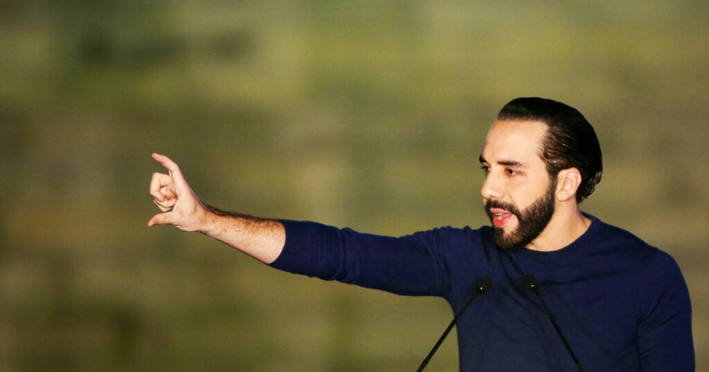 Congreso de El Salvador permite al presidente dejar su cargo y postularse a la reelección