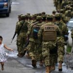 Denuncian en El Salvador detención de hijo de líder local y ambientalista |  Botellas en el marco del estado de emergencia