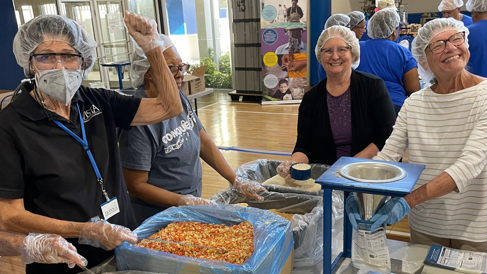 Miles de comidas preparadas durante el fin de semana para familias hondureñas necesitadas