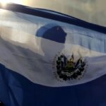 S&P mejoró calificación de El Salvador por refinanciamiento de deuda local
