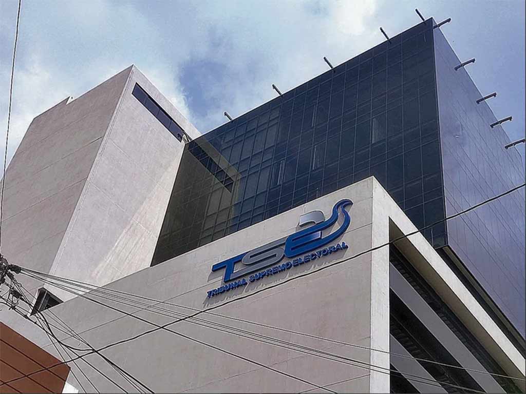 TSE de El Salvador convoca a candidato a vicepresidente a presentar denuncias