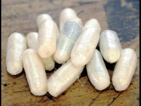 Mujer británica arrestada en un cofre de cocaína |  conocimiento