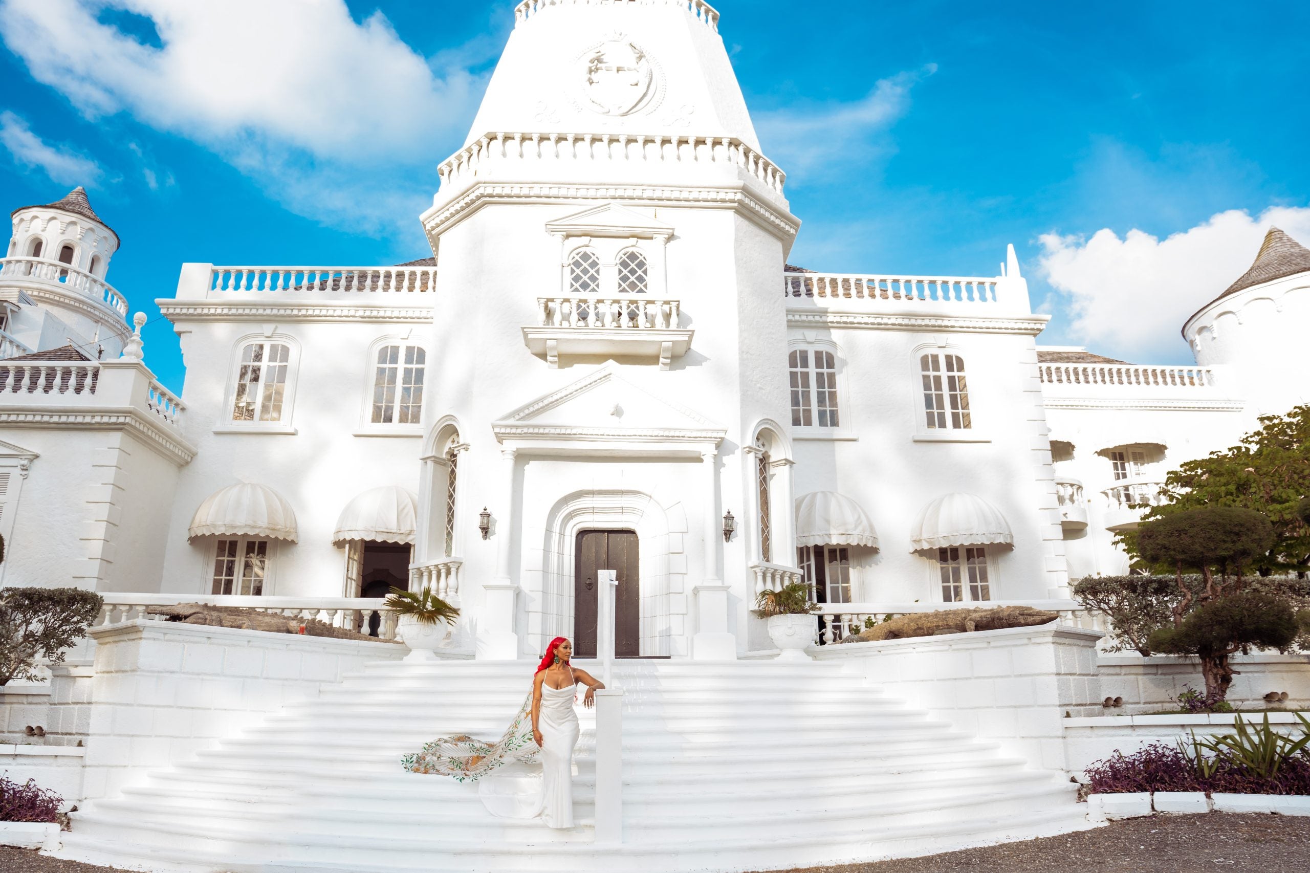 Bendición de boda: Después de proponerle tres anillos, Mario se casó con Chanell en un castillo de Jamaica