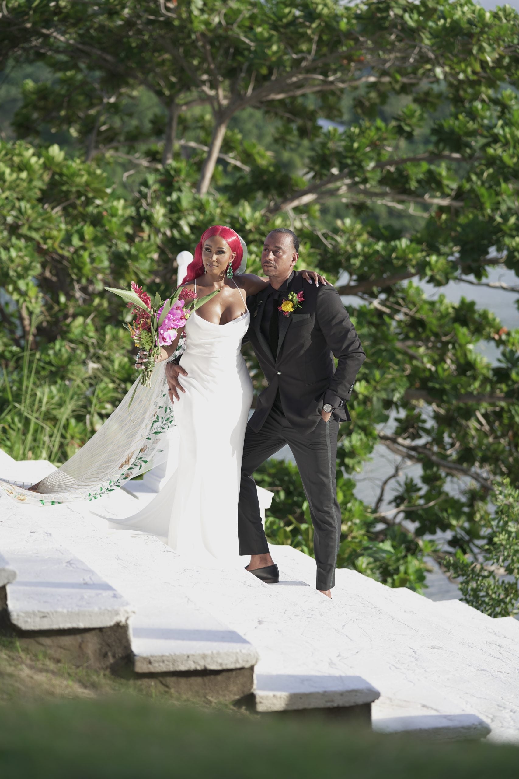 Bendición de boda: Después de proponerle tres anillos, Mario se casó con Chanell en un castillo de Jamaica