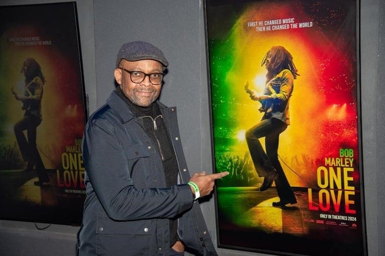 Jamaica trae 'One Love' a NYC VIPS 5 Noticias de turismo y viajes | Doméstico e internacional El director de turismo de la Junta de Turismo de Jamaica, Donovan White, en una proyección privada de Bob Marley: One Love en Nueva York el día de San ValentínE.