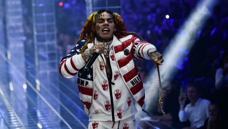 El rapero Tekashi 6ix9ine ha sido arrestado en República Dominicana por cargos de violencia doméstica