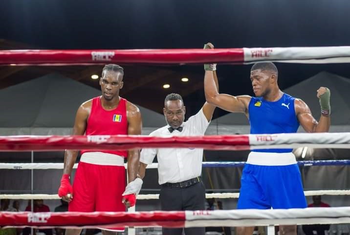 La estrella amateur jamaicana Jerone Ennis ha sido contratada por United Boxing Promotions