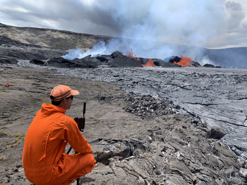 El monitoreo de volcanes es un negocio arriesgado