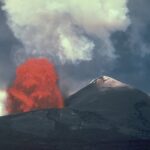 Habla sobre la historia con el experto en volcanes Ken Hon.