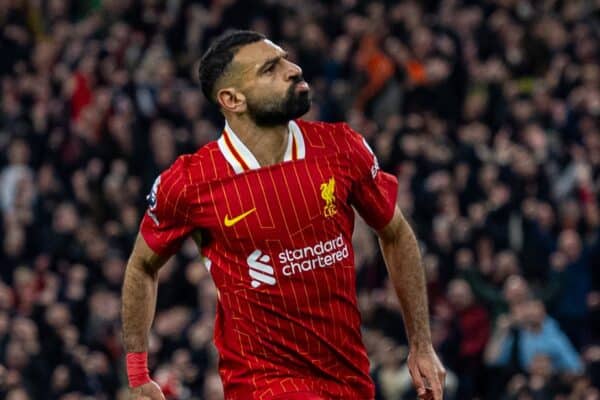 LIVERPOOL, INGLATERRA - Sábado, 2024 2 de noviembre: Mohamed Salah del Liverpool celebra tras marcar el segundo gol durante el partido de la FA Premier League entre el Liverpool FC y el Brighton & Hove Albion FC en Anfield. (Foto de David Rawcliffe/Propaganda)