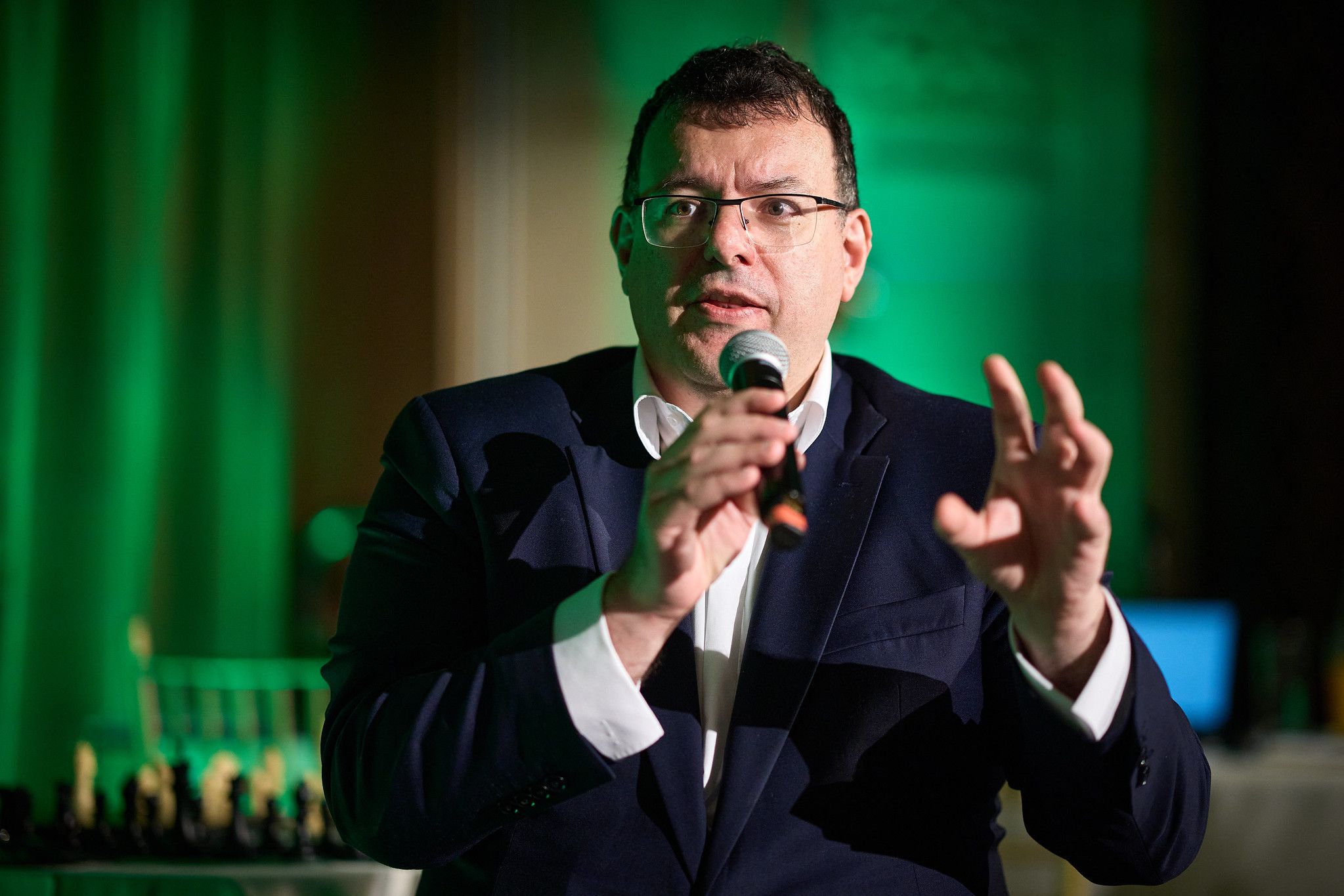 El Director General de la FIDE, Emil Sutovsky, durante el 2024 Campeonato Mundial de Ajedrez Corporativo FIDE en Nueva York. Foto: Rafal Oleksiewicz/FIDE