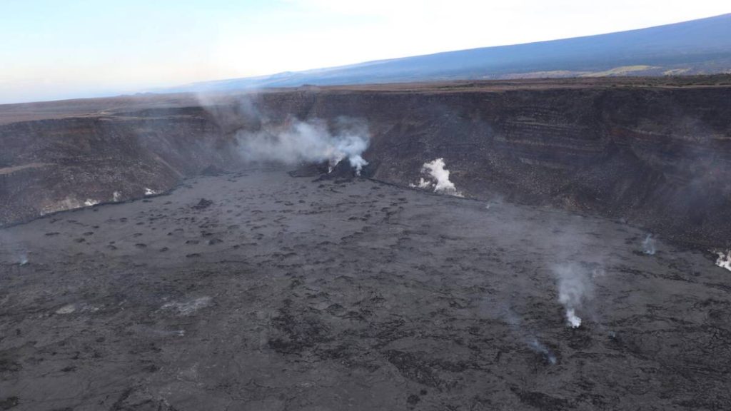 Pequeña salpicadura vista en la cima del Kilauea: Big Island ahora