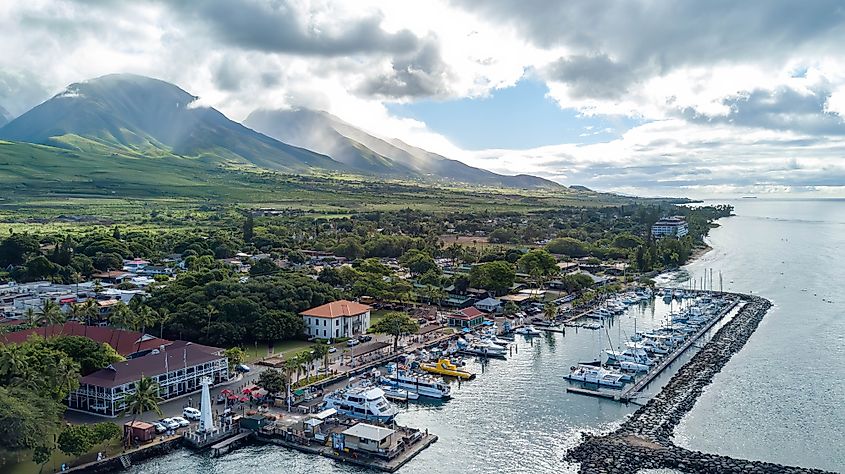 Vista aérea de Lahaina, Maui, Hawaii. Crédito editorial: NorCalStockMedia/Shutterstock.com