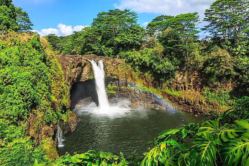 Rainbow Falls en Hilo, Hawaii, Parque Estatal Wailuku River.