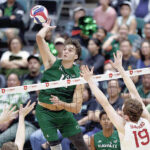 El equipo de voleibol masculino de Hawái derrota a Harvard en 5 sets