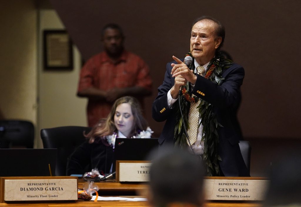 El representante estatal hawaiano Gene Ward murió a la edad de 82 años