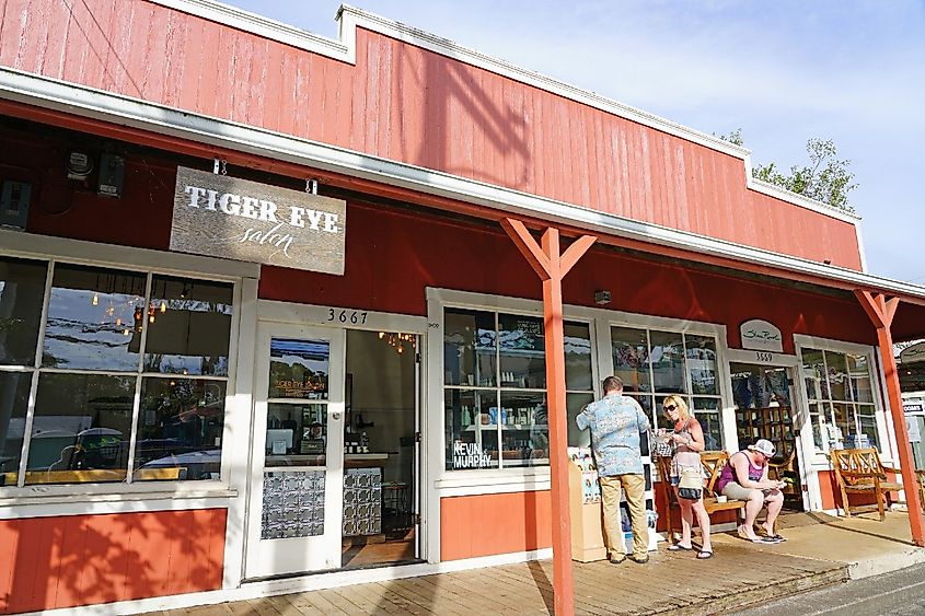 Tiger Eye Showroom y otras tiendas en Makawao.