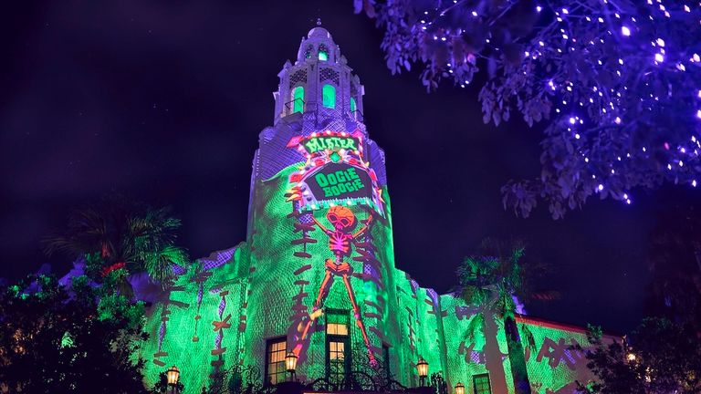 La fiesta de Halloween de la familia Oogie Boogie Boogie regresa al parque de aventuras de California.