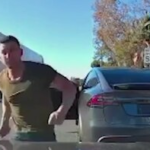 Arrestaron al conductor de Tesla vinculado a ataques de carretera en Los Ángeles en Hawaii