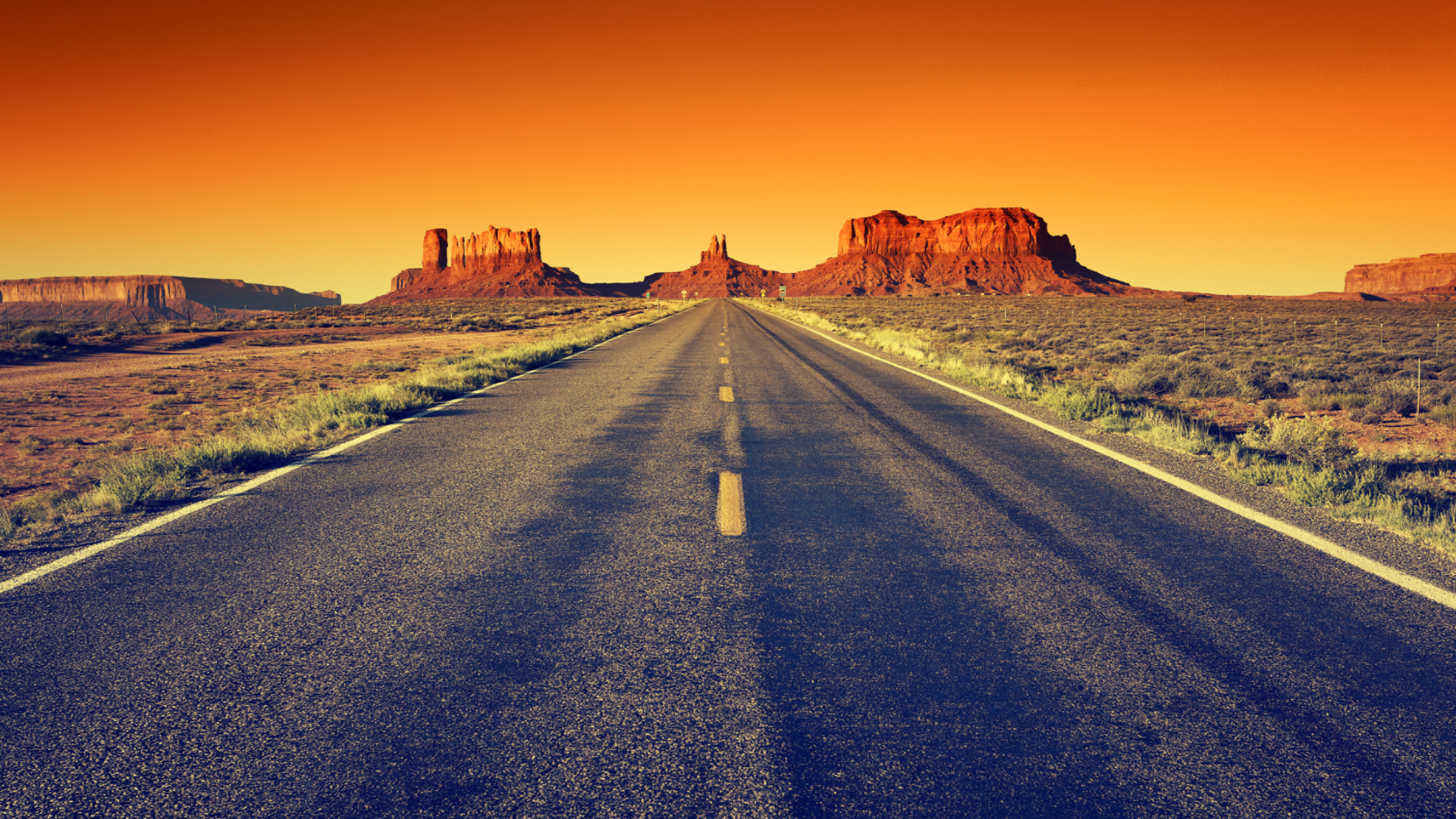 Road to Monument Valley durante la puesta de sol