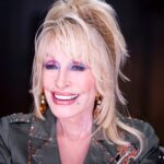 Dolly Parton cree que disfrutarás de un Dollywood. Es por eso.