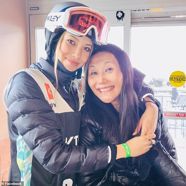 Nacido en los Estados Unidos, Gur se mudó para representar a la patria de su madre China a la edad de 15 años