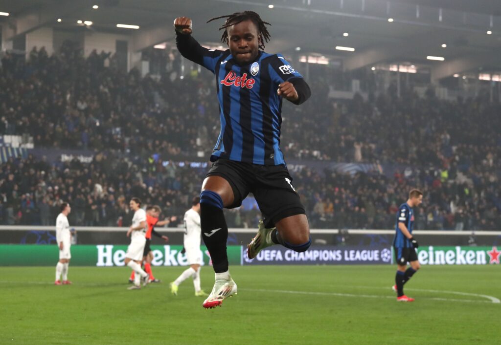 Ademola Lookman regresa durante su entrenamiento