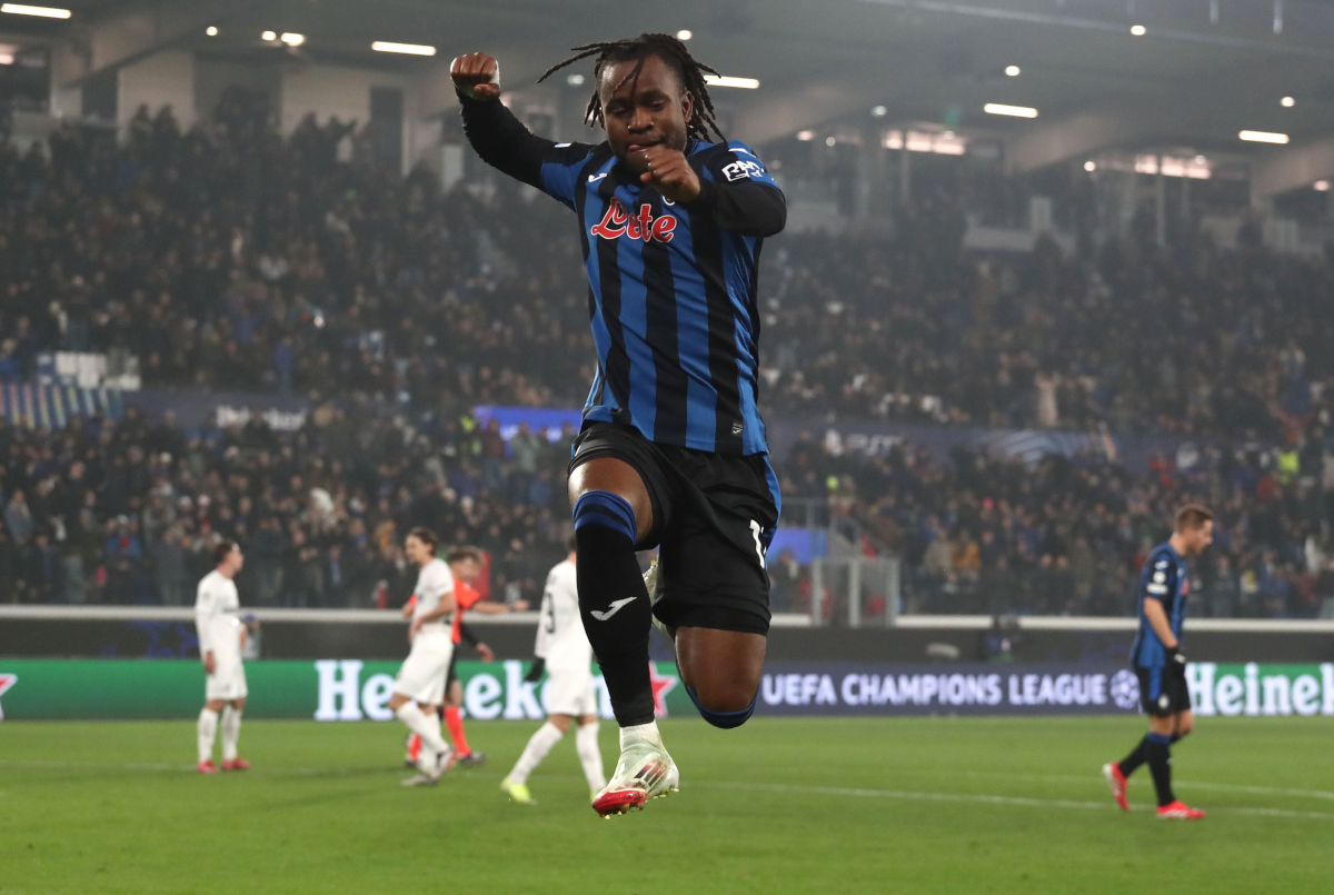 Bérgamo, Italia - 21 de enero: Ademola Lookman de Atalanta celebra el objetivo del cuarto equipo de la UEFA Champions League 2024/25 League MD7 MD7 Magazant BC y SK Plas Grog Stadio di Bergamo 2025. 21 de enero en Bergamo, Italy. (Foto de Marco Luzzani/Getty Images) (enlaces entre)