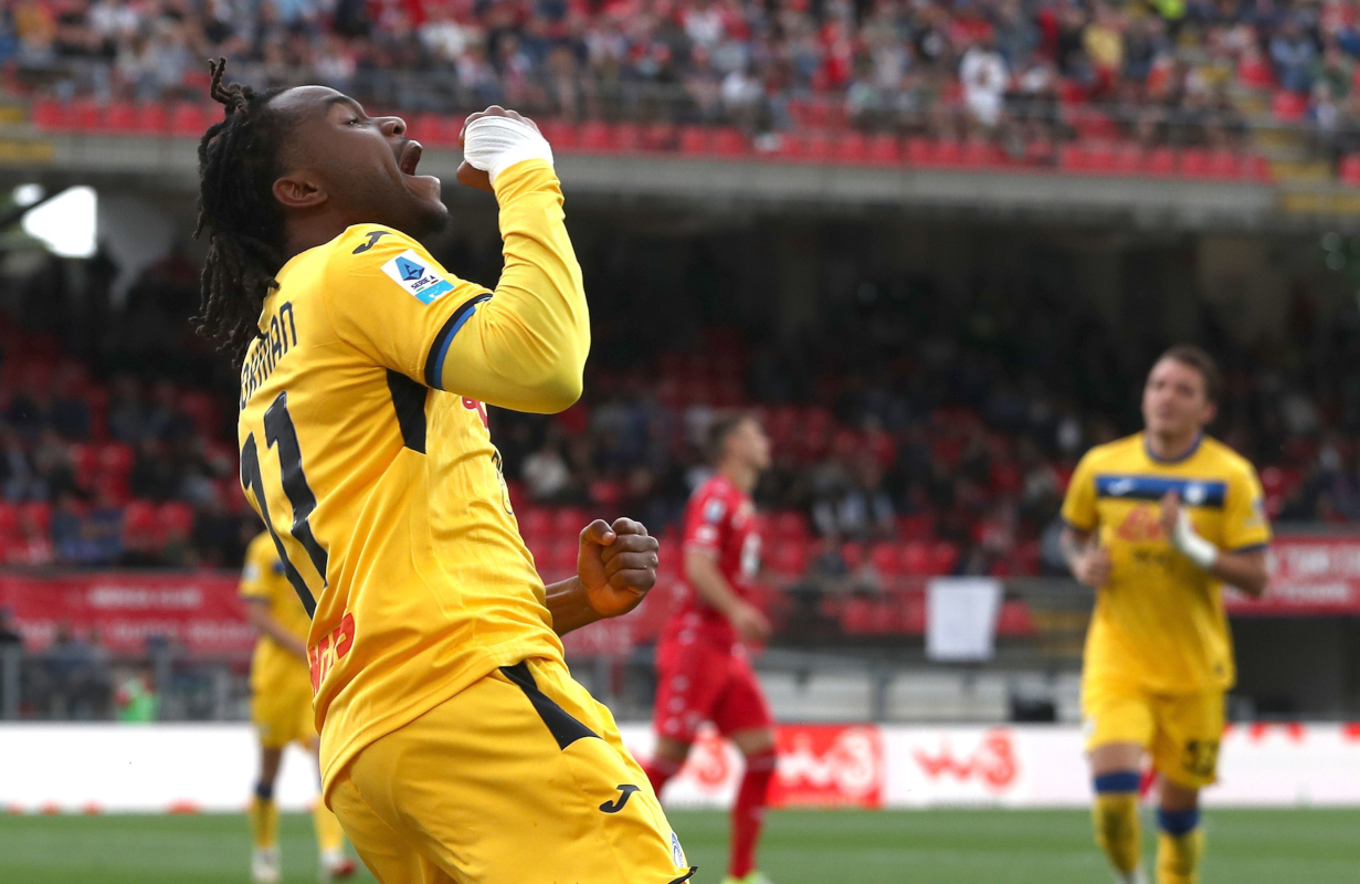 MONZA, Italia - 04 de mayo: Ademola Lookman de Atalanta BC celebra su tercer gol en el partido de la Serie A de la Serie A entre AC Monza y Atalanta BC U -Power Stadium 2025. 4 de mayo en Monza, Italia. (Marco Lazzani Photo/Getty Images)