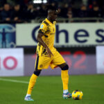 Inter firmará solo a Koni de Winter si Yann Bisseck se va