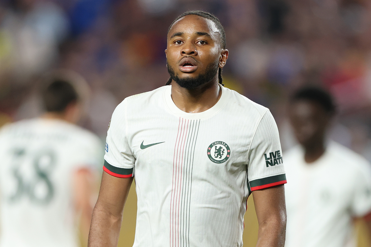 Filadelfia, Pennsylvania - 24 de junio: Christopher Nkunku #18 de Chelsea FC mira a través de la Copa Mundial de la FIFA 2025. Grupos D Matches entre Esperance de Túnis y Chelsea FC Lincoln en 2025. 24 de junio Filadelfia, Pennsylvania. (Foto de francois Nel/Getty Images)